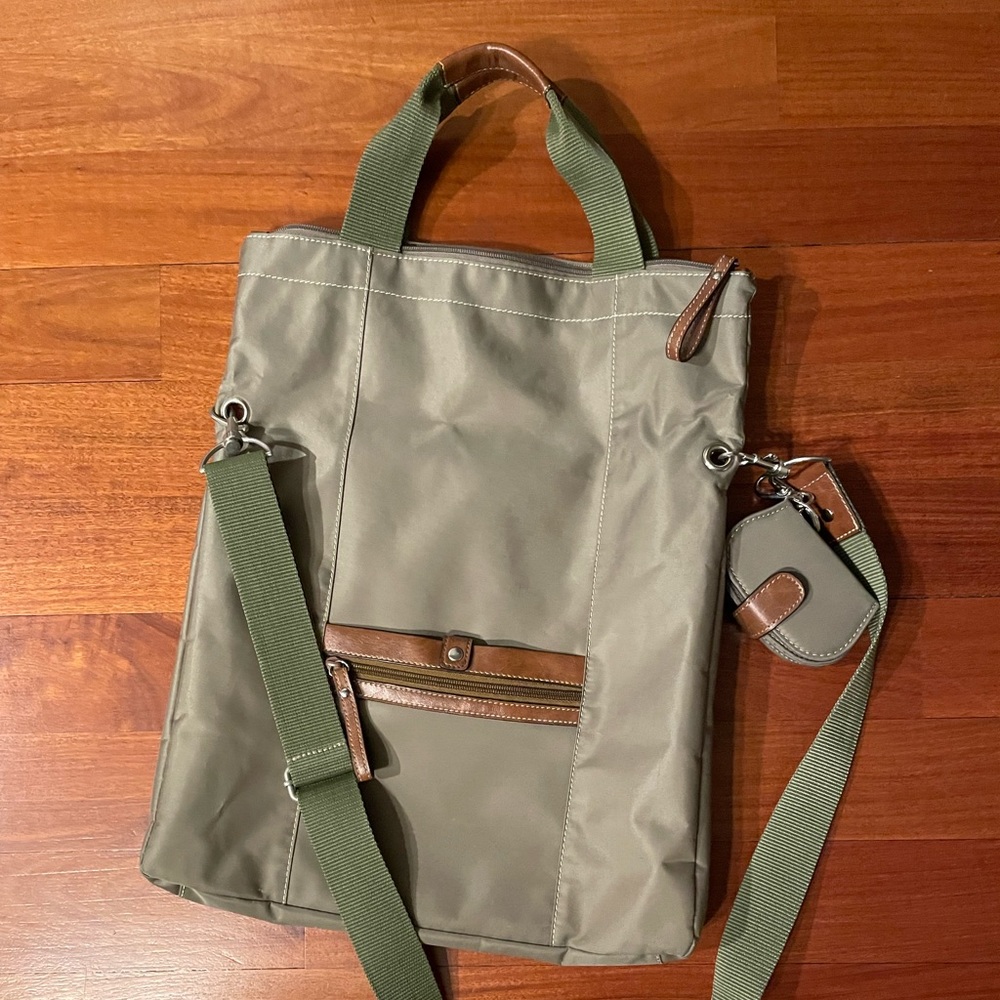 Carry bag. Great for students carrying books!